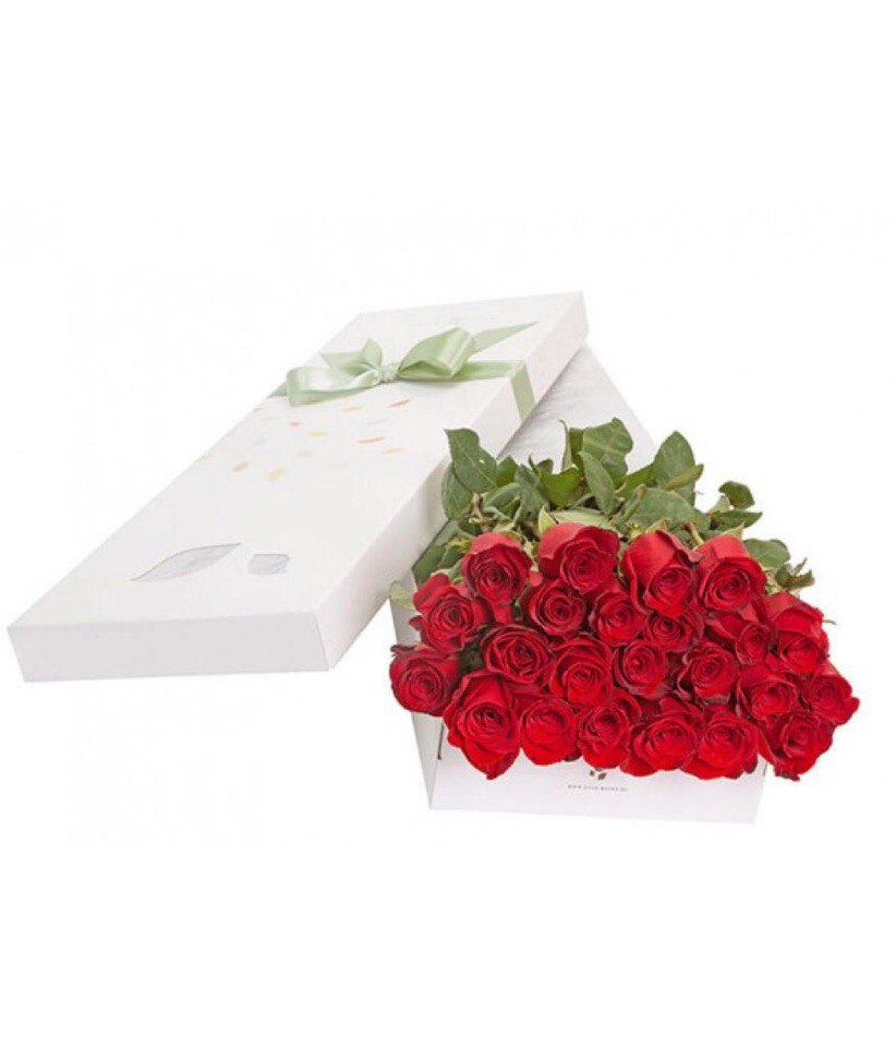 Gpo flowers. Цветы в плоской коробке. Розы в прямоугольной коробке. Розы в прямоугольном ящике.